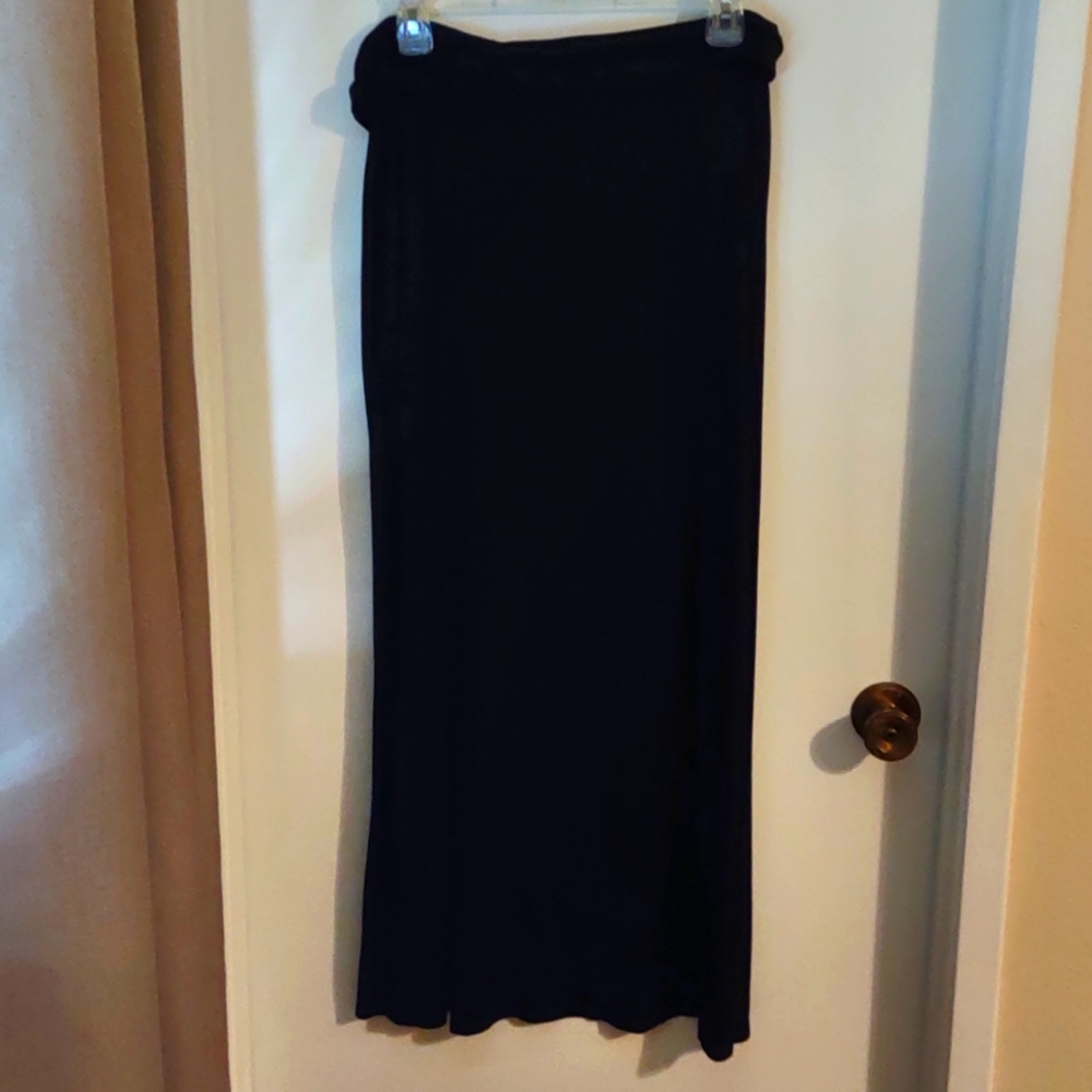 Arizona large black maxi skirt